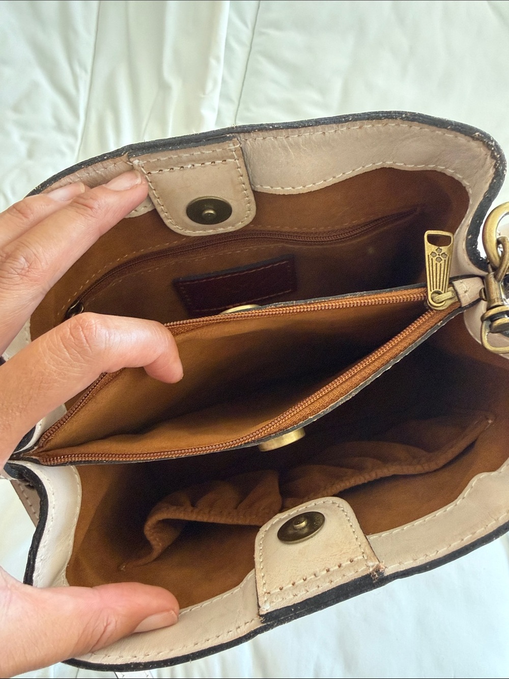 Embossed Floral Crossbody Bag in Nude - Picture 3 of 6